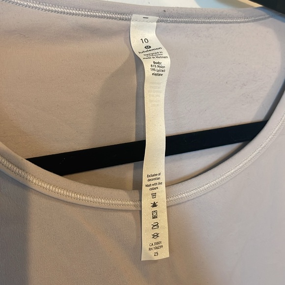 Lululemon cropped long sleeve - Picture 2 of 4